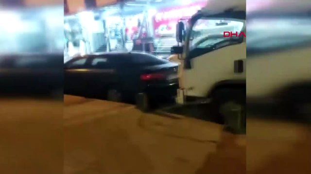 Sultangazi ve Bayrampaşa'da kısıtlamaya rağmen asker eğlencesi