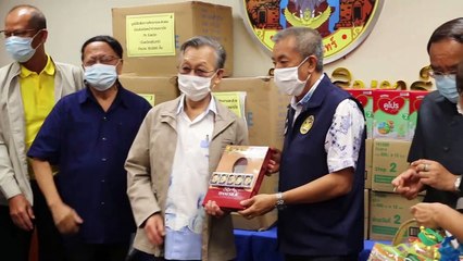 ประธานรัฐสภา มอบหน้ากากอนามัยให้กับกลุ่มเปราะบางในพื้นที่ จ.สุรินทร์ พร้อมขอให้คนไทยทุกคนร่วมกันปฎิบัติตัวตามมาตรการป้องกันโรคอย่างเข้มงวด