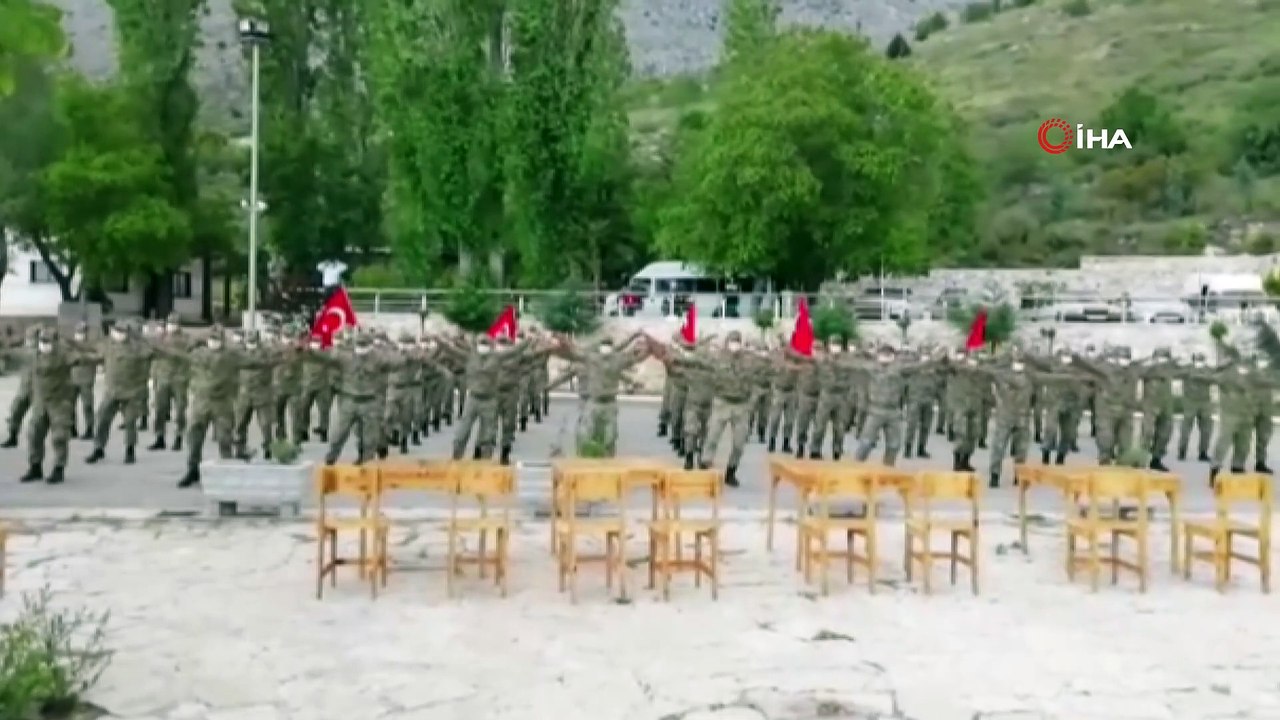 Burdur’da komandolardan harmandalı şöleni