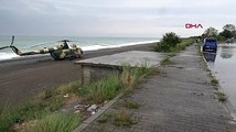 Sahile zorunlu iniş yapan Azerbaycan askeri helikopteri parça bekliyor
