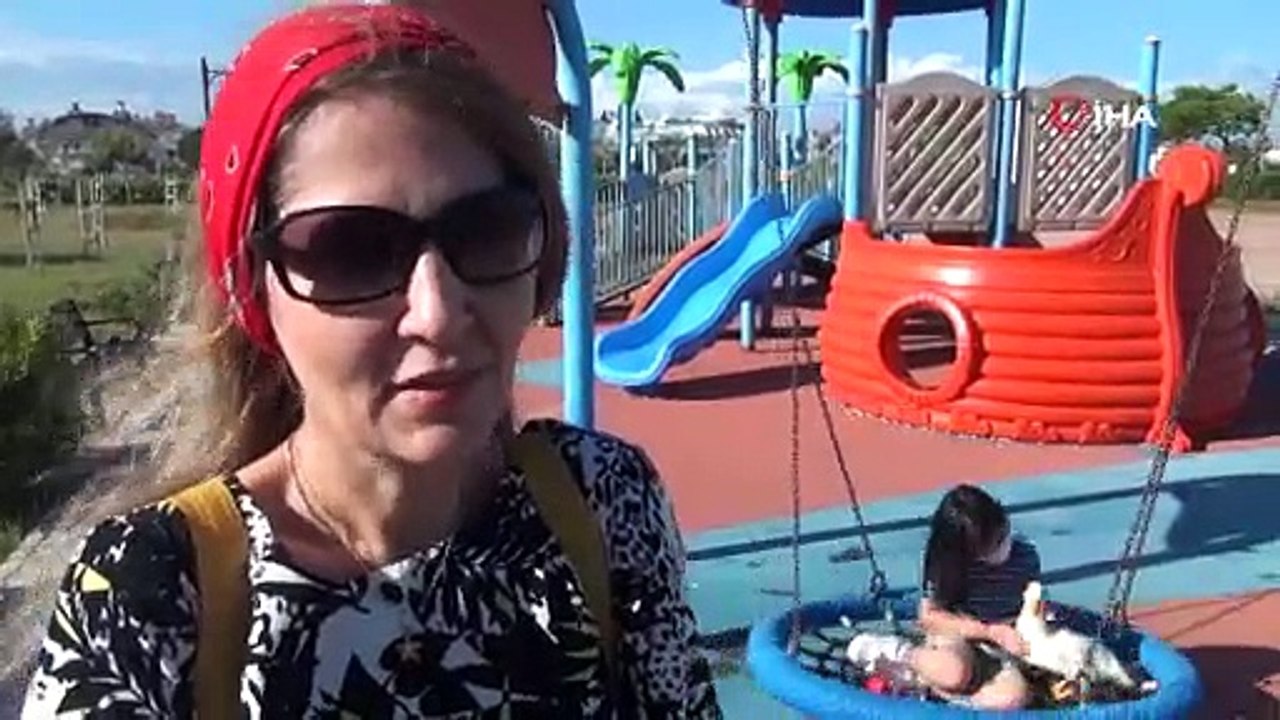 Gezen ördek! Vik Vik çarşı pazar demeden dolaşıyor