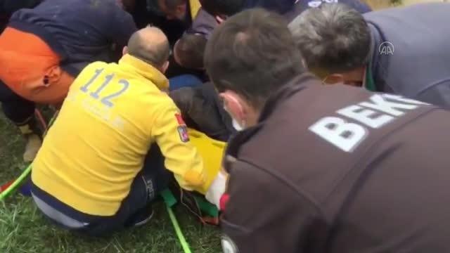 Son dakika haber... Devrilen beton mikserinde sıkışan sürücü itfaiye ekiplerince kurtarıldı