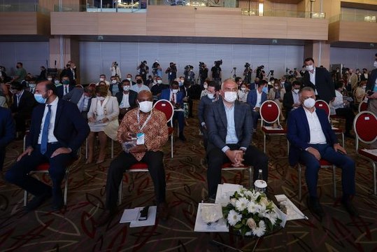 Bakan Ersoy: Güvenli Turizm Sertifika Programına an itibariyle 9 bin 800'in üzerinde tesis ve araç alındı