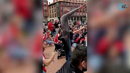 Aficionados del Atleti toman la Plaza Mayor de Valladolid