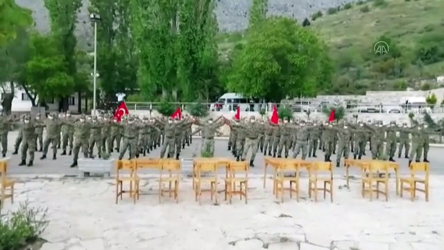 BURDUR - Eğirdir Dağ Komando Okulu ve Eğitim Merkezi Komutanlığı öğrencileri harmandalı oynadı