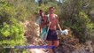 Reportage en Corse, où le patron d'une paillotte sur une plage naturiste refuse que les vacanciers se mettent nus devant son établissement provoquant la déception des touristes