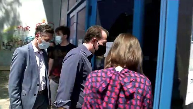 Vaccino anti Covid: campagne di persuasione e unità mobili per gli scettici
