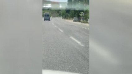 Polisin "dur" ihtarına uymayan minibüsten 47 düzensiz göçmen çıktı