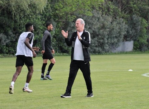 Mustafa Denizli: Altay'ın Süper Lig'e dönmesi benim için en büyük mutluluk