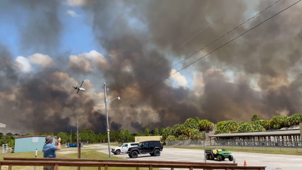 Florida wildfire grows to 10 times its size in less than a day