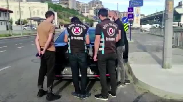 İstanbul'da çakar ve siren tertibatı kullanan sürücüye ceza uygulandı