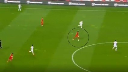 Burak Yılmaz'ın veliahtından akılalmaz gol! 18'lik Enis, orta sahanın gerisinden attığı şutla hedefi 12'den vurdu