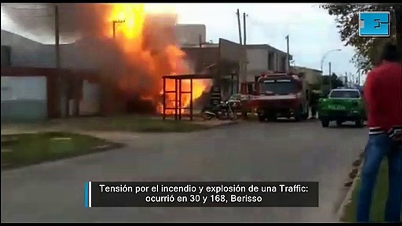 Explotó una garrafa y ardió una Trafic