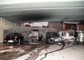 Şişli'de viyadük altındaki 4 otomobilde çıkan yangın söndürüldü