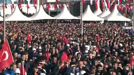 Vatandaşlar Erdoğan'ı görebilmek için çatılara çıktı