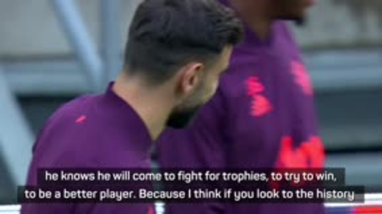 Fernandes relishing pressure of trying to win first United trophy