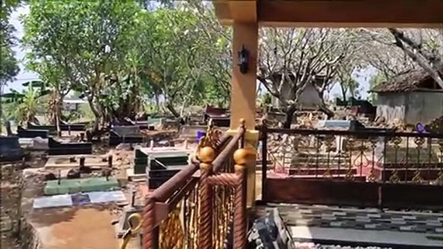 Berkunjung ke makam sang Maestro Campur sari Didi Kempot di Desa Majasem, Kecamatan Kendal, Ngawi, Jawa Timur, 22-05-2021