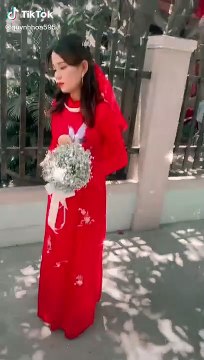 Cô đi lấy chồng, cháu nhỏ khóc nức nở không chịu rời