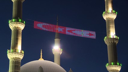 LEFKOŞA - Cumhurbaşkanı Yardımcısı Oktay, KKTC'de gençlerle sabah namazında bir araya geldi