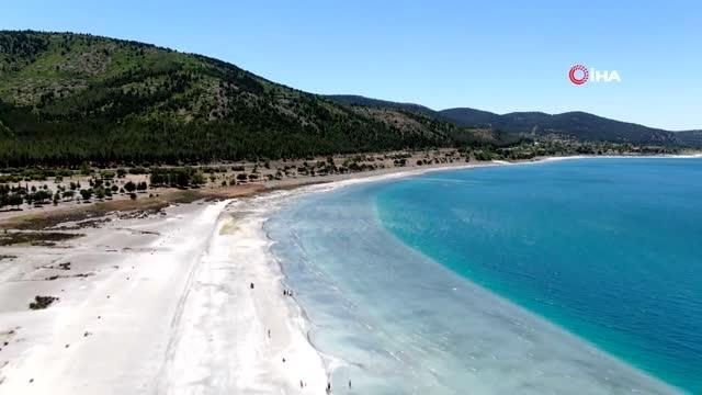 Mars'a benzerliği ile hayranlık uyandıran Salda Gölü'ne büyük ilgi