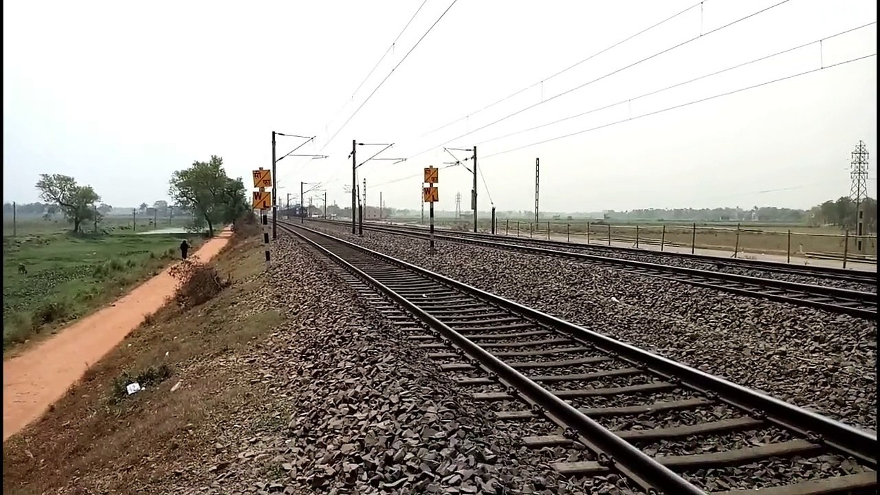 Goods loaded freight pulled by Blue Monster Wag-7 with great speed at Madhusudanpur _ Indian Railway