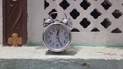 Alarm clock in slow motion | इसे कहते है समय को रोकना