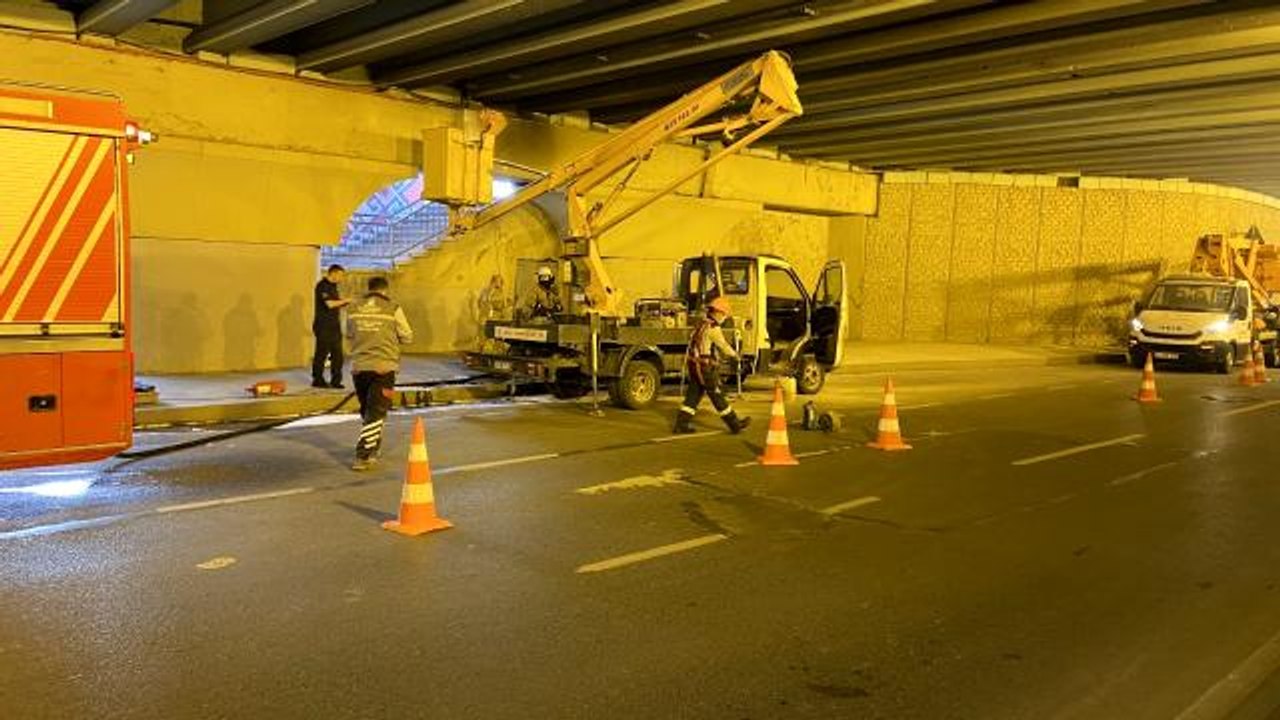 Topkapı alt geçitte işçilerin çalıştığı esnada jeneratör alev aldı