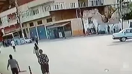 Son dakika haberi! Bir kişinin hayatını kaybettiği iki aile arasında çıkan kavga güvenlik kamerasında