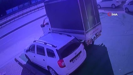 Avcılar'da makas atan sürücü dehşet saçtı... O anlar kamerada