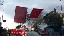 Saldırının olduğu yere dev Türk bayrağı asıldı