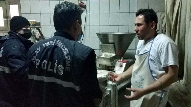 Fırında korku dolu anlar! Hamur kesme makinesine elini kaptırdı