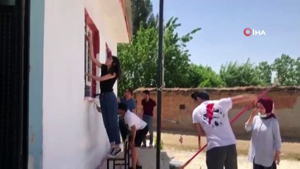 Batman’da gönüllü öğretmenler köy okullarına renk kattı