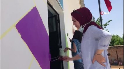 Batman'da gönüllü öğretmenler köy okullarına renk kattı