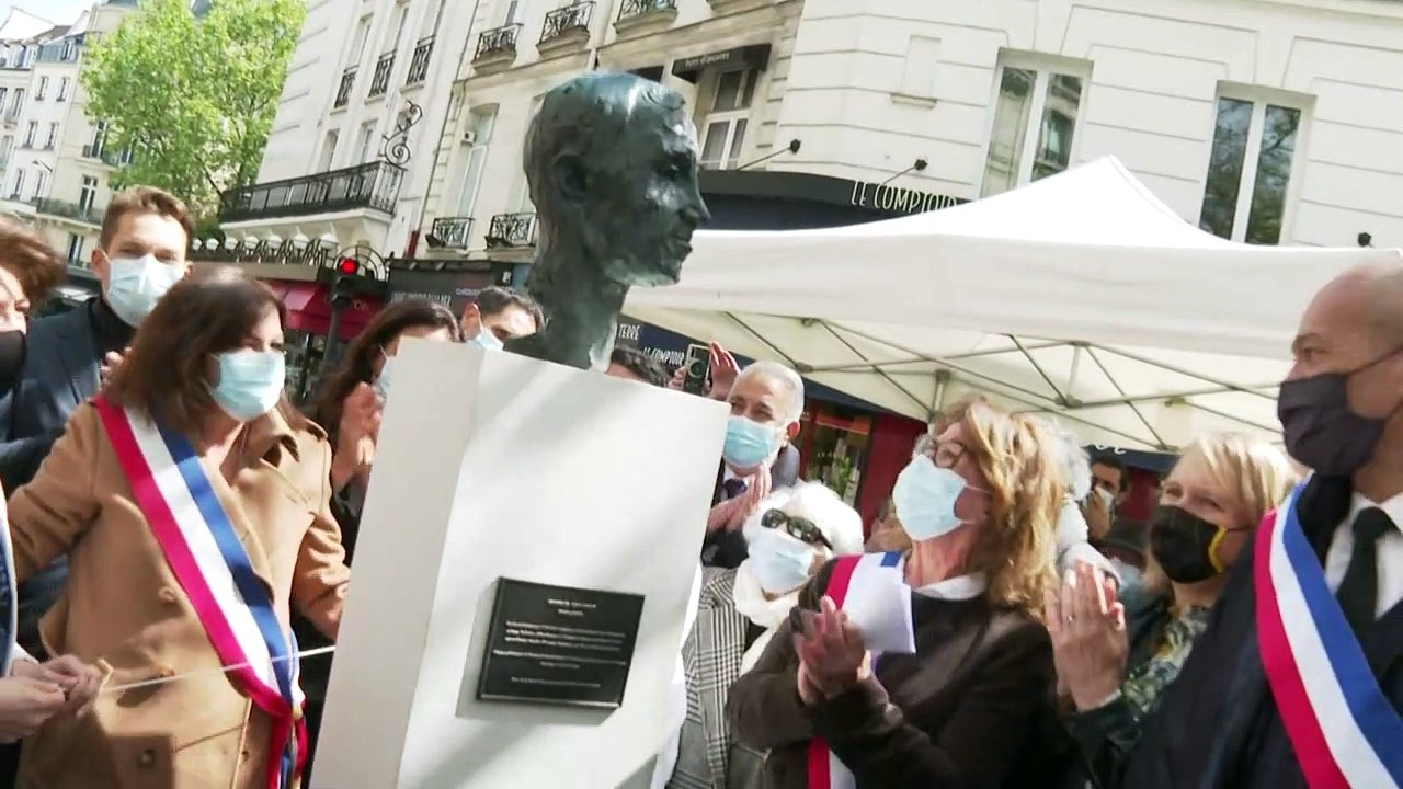 Paris: inauguration d'un buste de Charles Aznavour près de l'Odéon