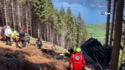 - İtalya'da teleferik düştü: 9 ölü