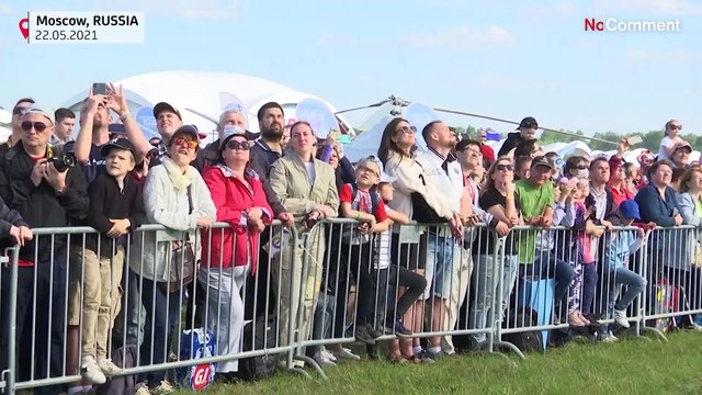 Female aerobatic pilot dazzles in Moscow