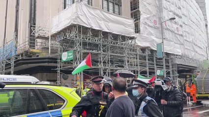 Londra polisi, İsrail destekçilerinin Filistin destekçilerine saldırmasını önledi