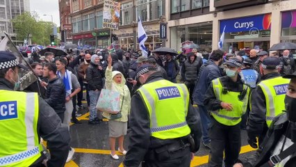 Londra polisi, İsrail destekçilerinin Filistin destekçilerine saldırmasını önledi