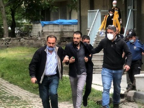 Son dakika haberleri! Kendini bıçakla eve kapatan madde bağımlısı şahıs, özel harekat polisini harekete geçirdi