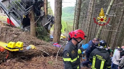 Download Video: Precipita nel vuoto cabina funivia a Stresa: 13 morti accertati - primo video dei Vigili del Fuoco