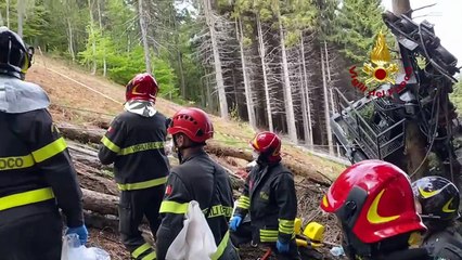 Download Video: Precipita nel vuoto cabina funivia a Stresa: 13 morti accertati - secondo video dei Vigili del Fuoco