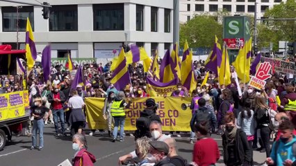 BERLİN - Almanya'nın başkenti Berlin'de yüksek kiralar protesto edildi