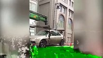 Hatalı park eden arabayı çekerken haşat etti!