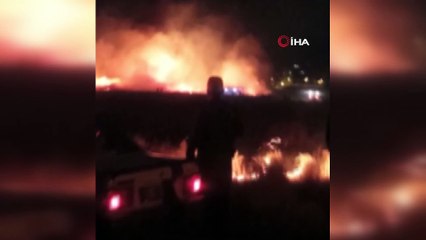 Gecenin karanlığını alevler aydınlattı