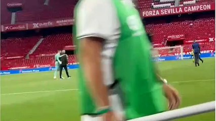 La emotiva despedida de Vaclik del Sánchez-Pizjuán