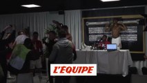 Galtier douché au champagne en conférence de presse - Foot - L1 - Lille