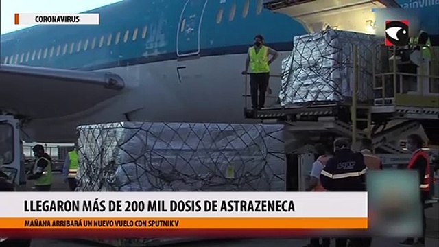 Llegaron más de 200 mil dosis de AstraZeneca y mañana arribará un nuevo vuelo desde Moscú, con Sputnik V
