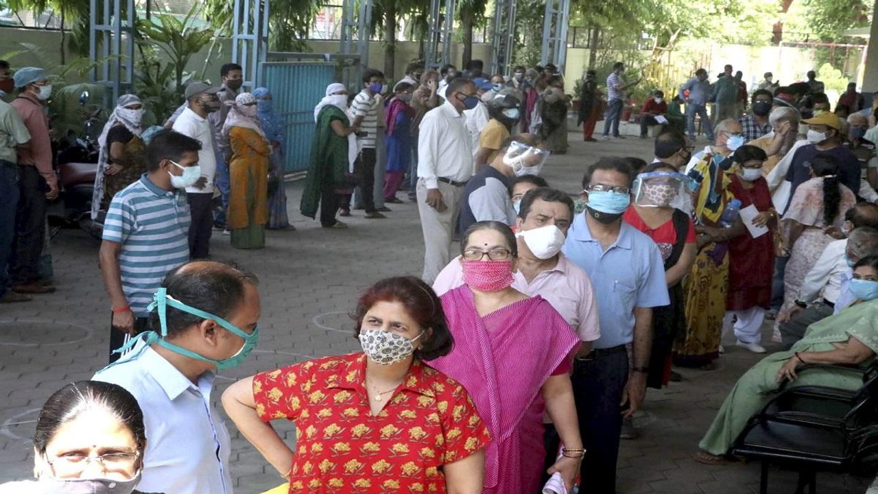 Vaccination centers shuts down as States face shortage