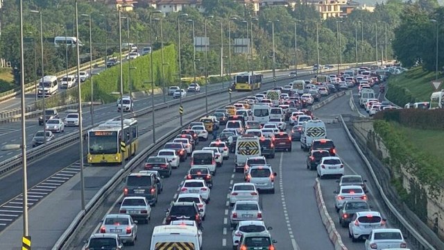 Kısıtlama sonrası İstanbul'da trafik yoğunluğu