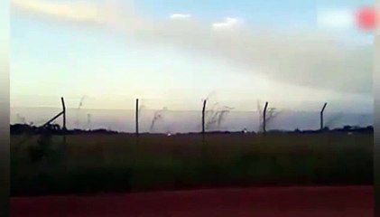 Kolombiya'da kargo uçağı böyle düştü!